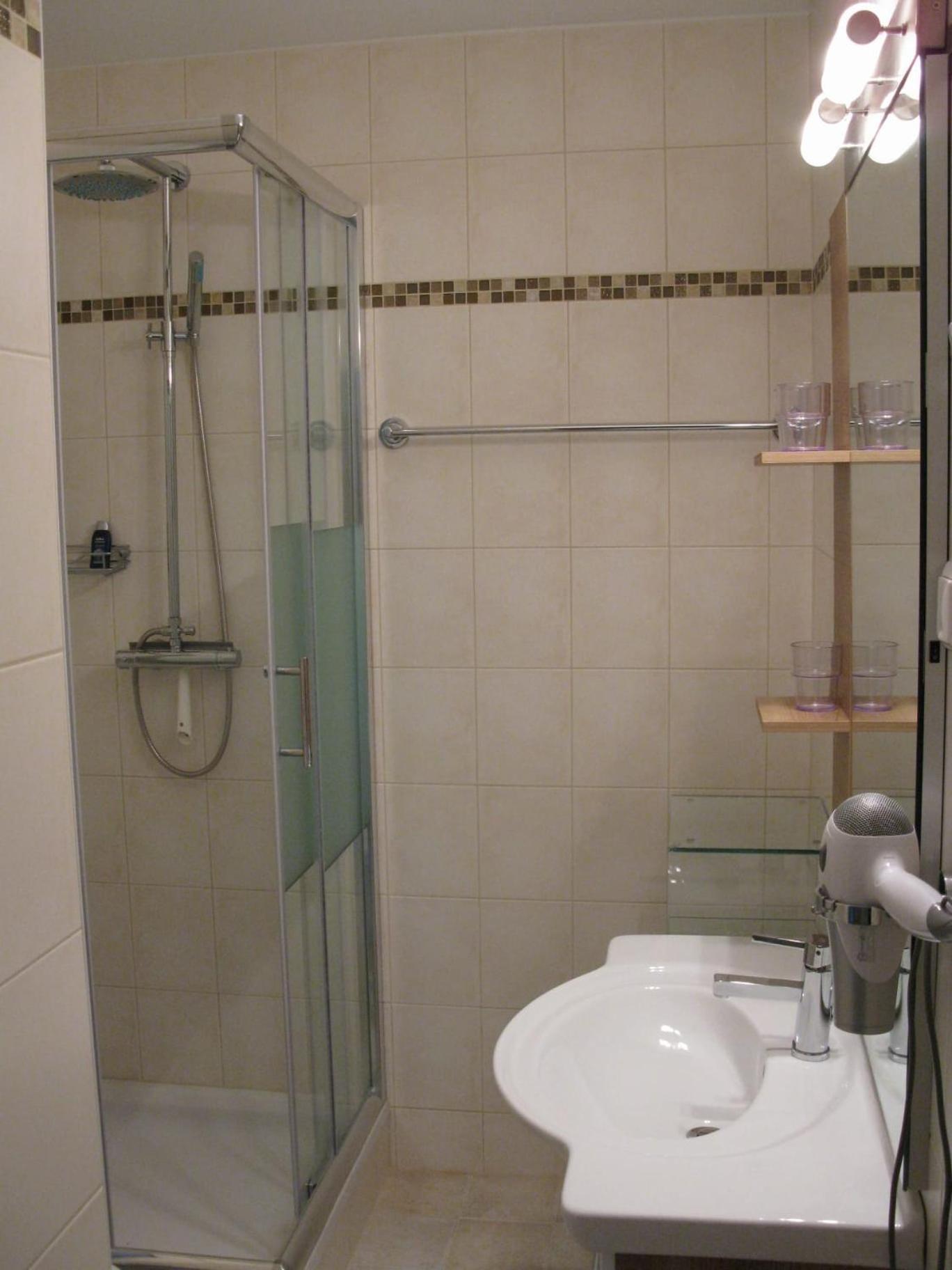 Kaernten Ossiacher See Apartment Zwei Zimmer Ferienwohnung Direkter Seezugang Strand Beheizte Schwimmhalle Bodensdorf Eksteriør bilde